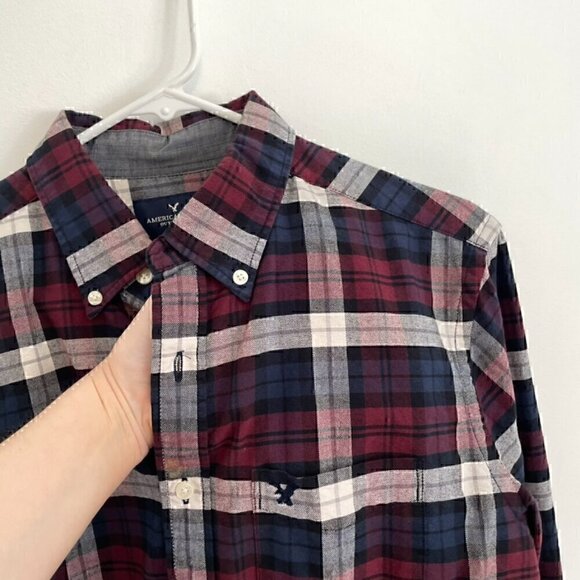 AMERICAN EAGLE Mens Classic Fit Burgundy Red Navy Plaid Long Sleeve Button Down - Picture 5 of 13